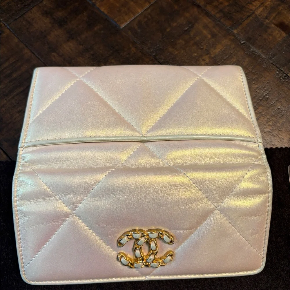 Chanel 19 Flap Wallet